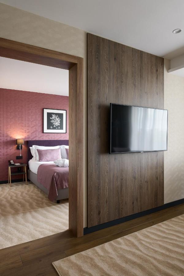 Premier Hotel Odesa Exterior photo A room at the hotel